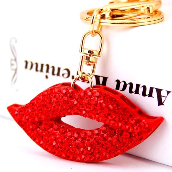 2 AND A HALF INCH WIDE BRIGHT RED SMILING LIPS KEYCHAIN WITH KEYHOLDER AND CLIP - Picture 1 of 1
